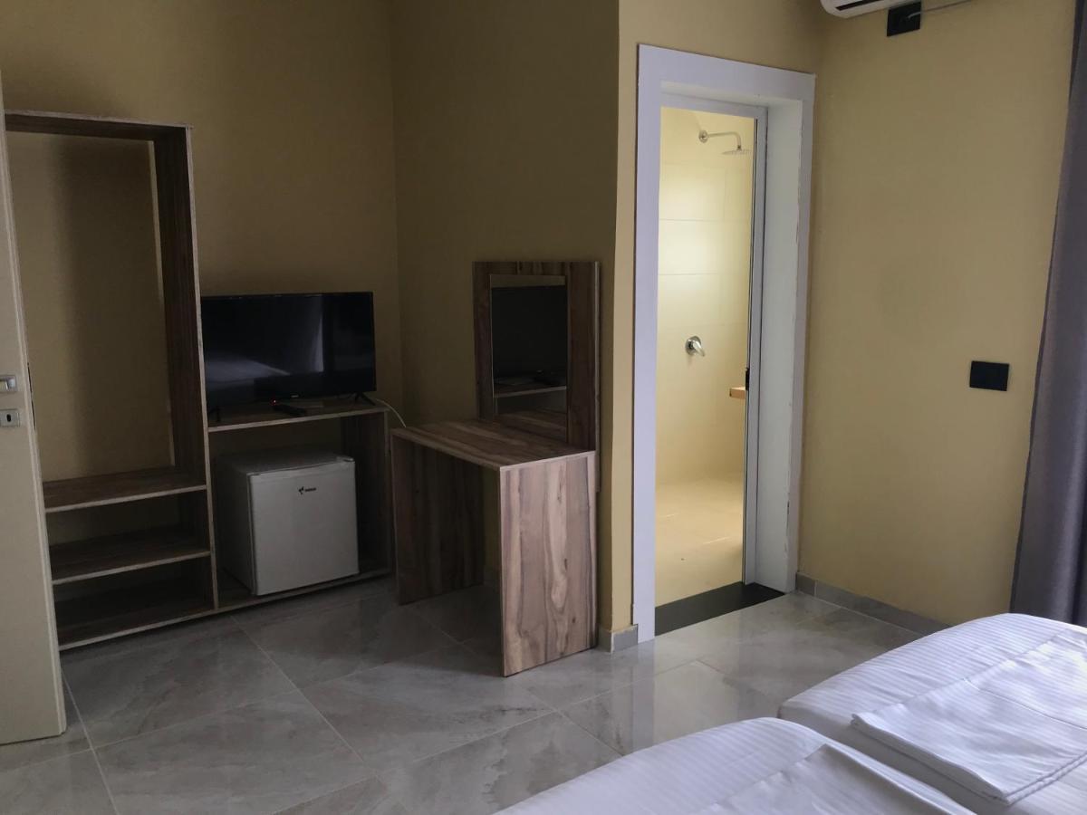 Te Bujtina Hotel- Cozy Stay With Traditional Breakfast Near Beach ゴーレム エクステリア 写真