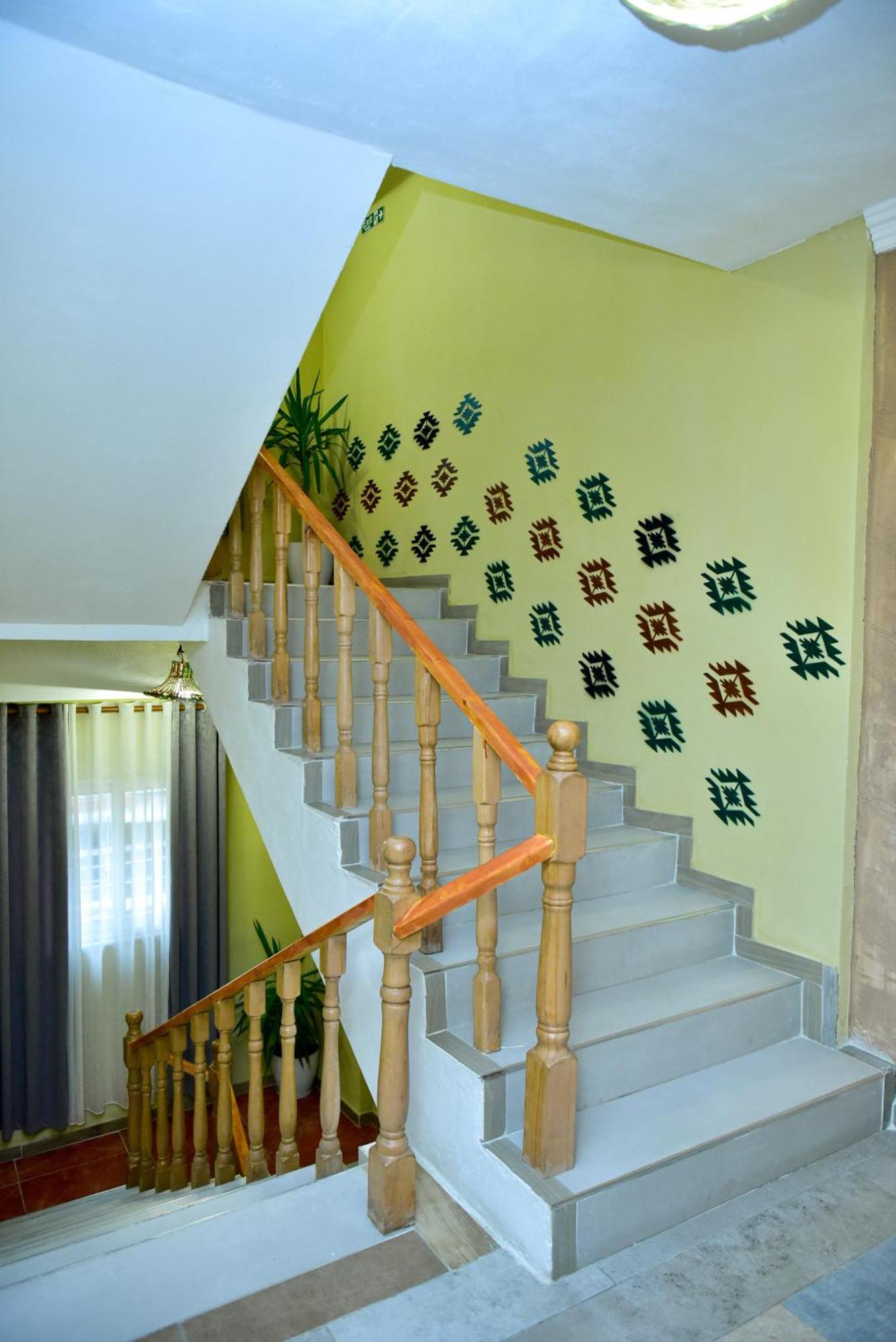 Te Bujtina Hotel- Cozy Stay With Traditional Breakfast Near Beach ゴーレム エクステリア 写真